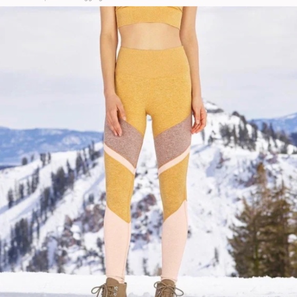 ALO Yoga Alosoft High Waist Sheila Legging - XS - Picture 3 of 7